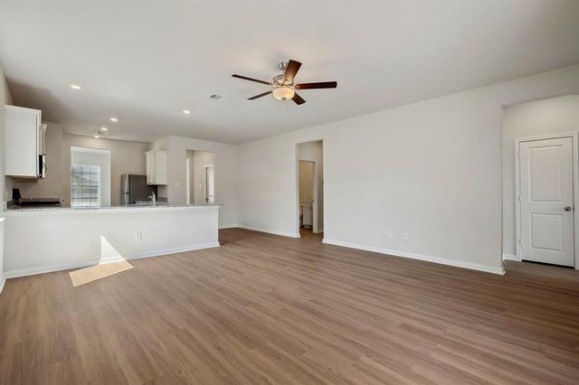 391 Kingston Way, Waller, TX 77484