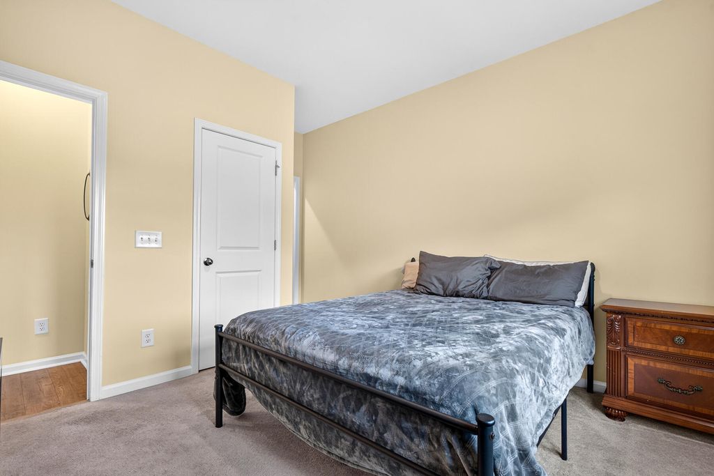 Image 19 of property listing at 609 Squire Pope Road, Summerville, SC 29486
