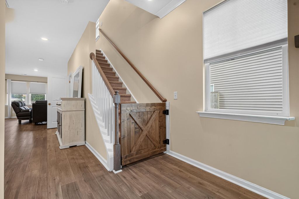 Image 22 of property listing at 609 Squire Pope Road, Summerville, SC 29486