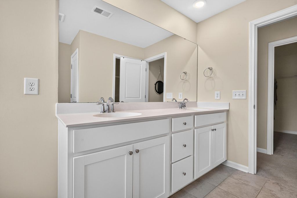Image 27 of property listing at 609 Squire Pope Road, Summerville, SC 29486
