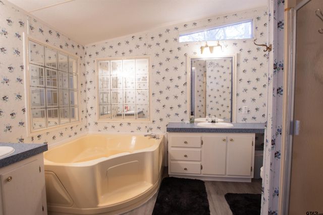 200 Brookwood Dr, Murchison, TX 75778