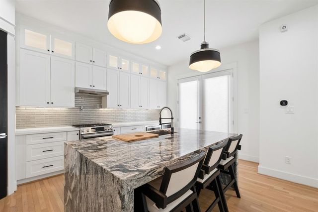 1405 Indiana Street B, Houston, TX 77006