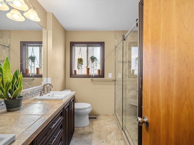 15924 Se RHINE St, Portland, OR 97236