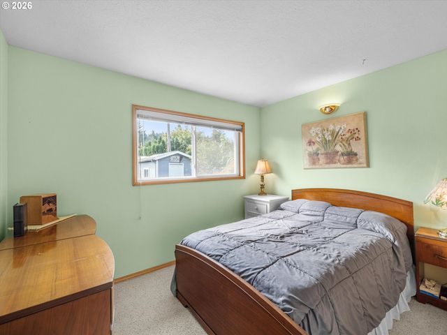 15924 Se RHINE St, Portland, OR 97236