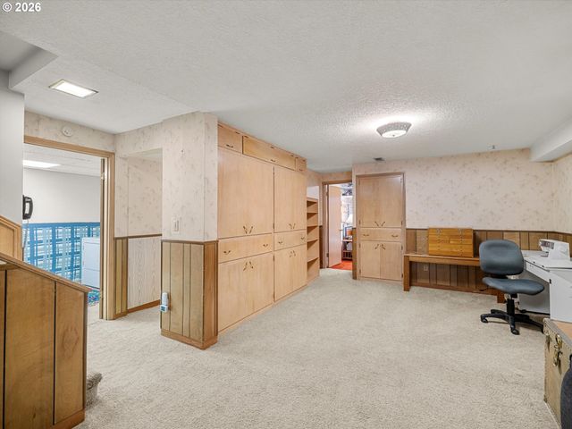 15924 Se RHINE St, Portland, OR 97236