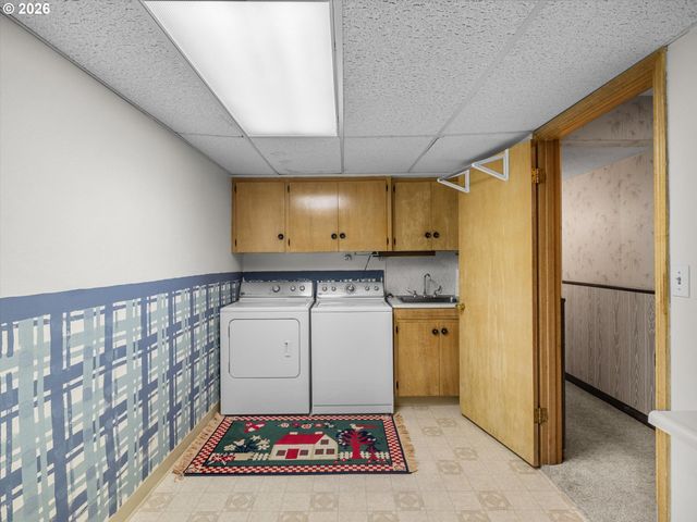 15924 Se RHINE St, Portland, OR 97236