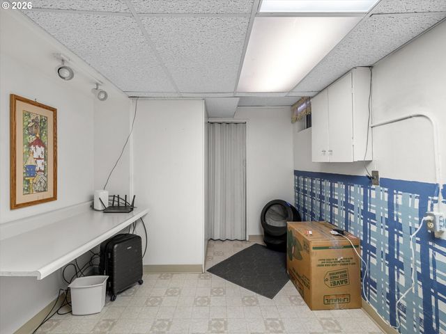 15924 Se RHINE St, Portland, OR 97236