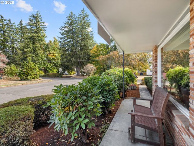15924 Se RHINE St, Portland, OR 97236