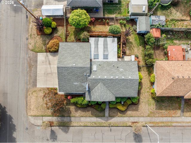 15924 Se RHINE St, Portland, OR 97236