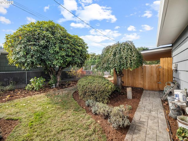 15924 Se RHINE St, Portland, OR 97236