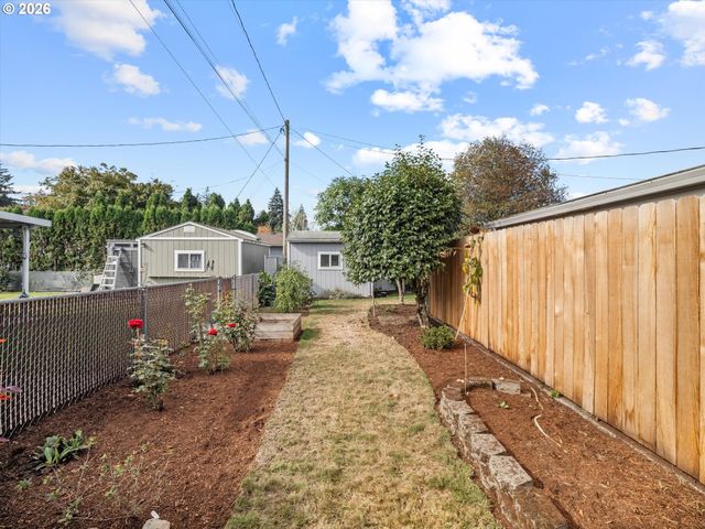 15924 Se RHINE St, Portland, OR 97236