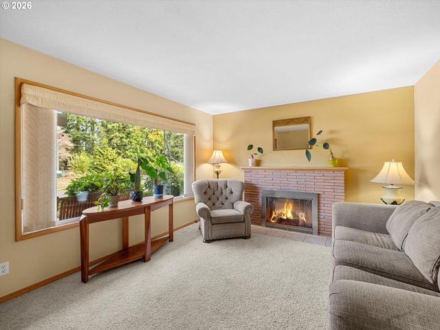 15924 Se RHINE St, Portland, OR 97236