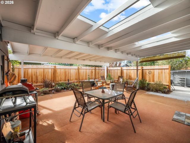15924 Se RHINE St, Portland, OR 97236