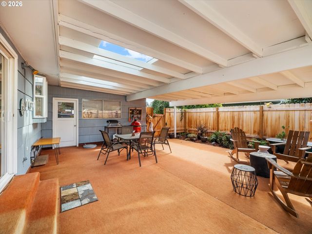 15924 Se RHINE St, Portland, OR 97236