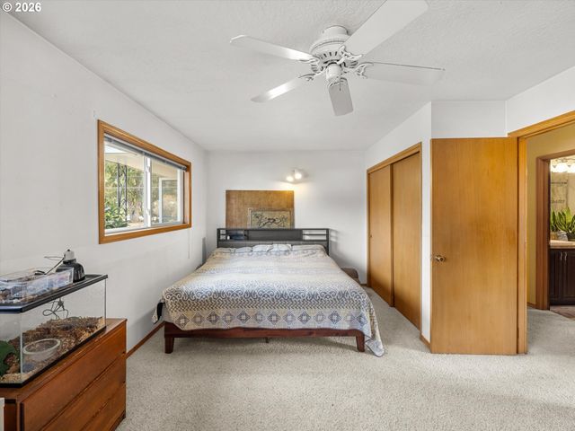 15924 Se RHINE St, Portland, OR 97236