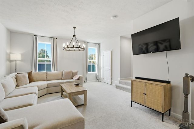 42 Wentworth Lane, Deer Park, OH 45236