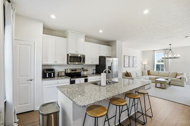 42 Wentworth Lane, Deer Park, OH 45236