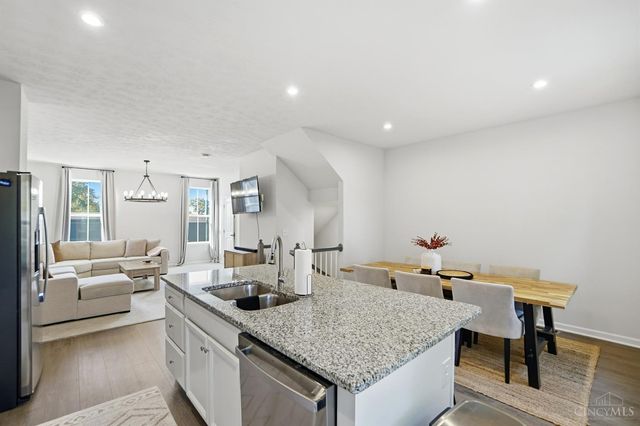 42 Wentworth Lane, Deer Park, OH 45236