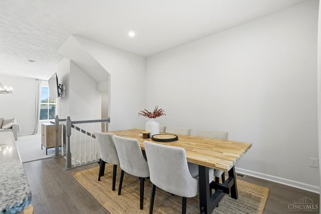 42 Wentworth Lane, Deer Park, OH 45236