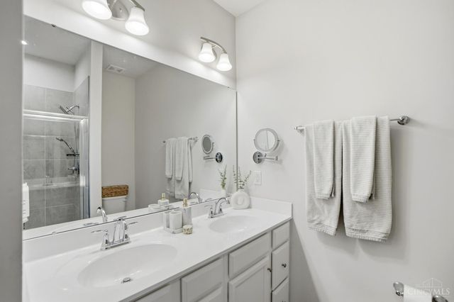 42 Wentworth Lane, Deer Park, OH 45236