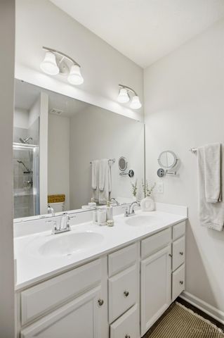 42 Wentworth Lane, Deer Park, OH 45236