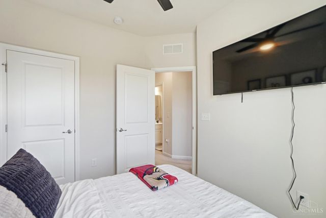 42 Wentworth Lane, Deer Park, OH 45236