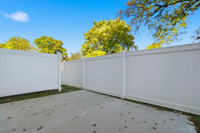 42 Wentworth Lane, Deer Park, OH 45236