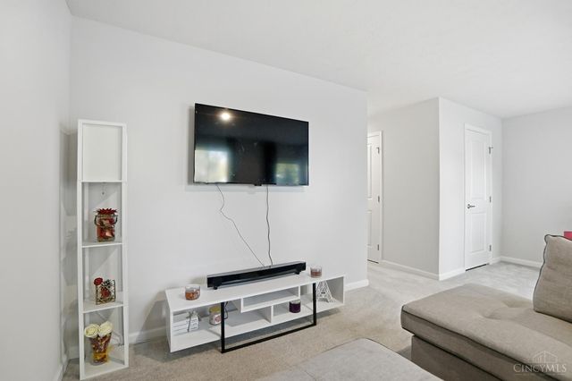 42 Wentworth Lane, Deer Park, OH 45236