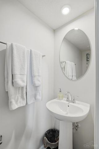 42 Wentworth Lane, Deer Park, OH 45236