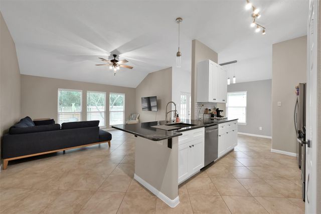 1002 Oak Glen Drive, Conroe, TX 77378