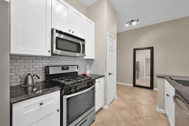 1002 Oak Glen Drive, Conroe, TX 77378