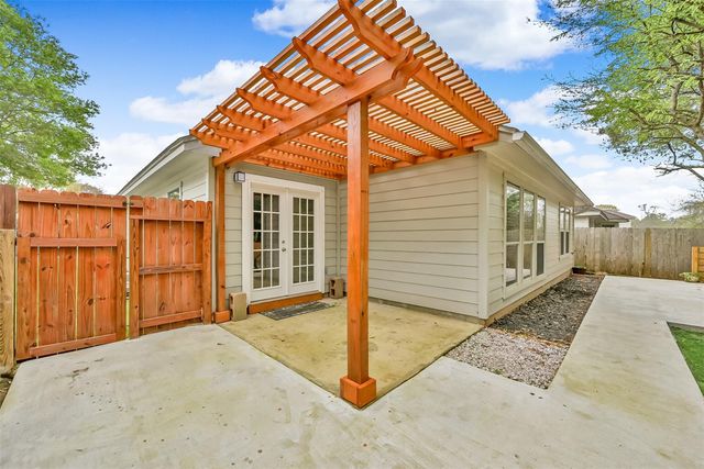 1002 Oak Glen Drive, Conroe, TX 77378