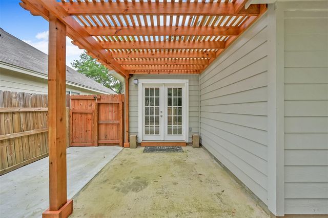 1002 Oak Glen Drive, Conroe, TX 77378