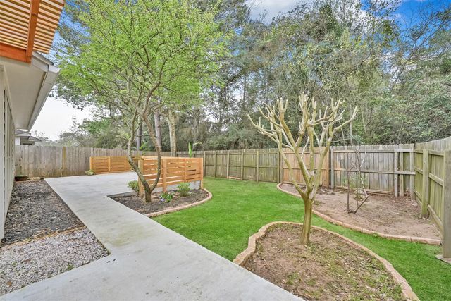 1002 Oak Glen Drive, Conroe, TX 77378