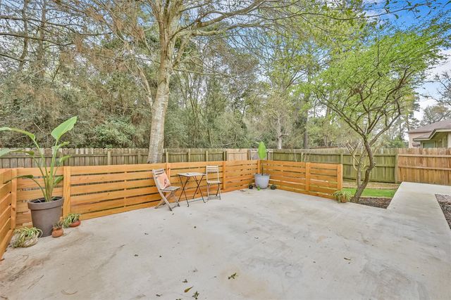 1002 Oak Glen Drive, Conroe, TX 77378