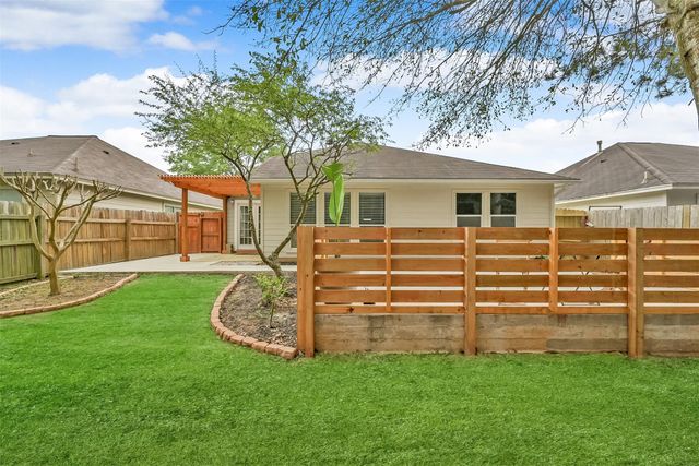 1002 Oak Glen Drive, Conroe, TX 77378