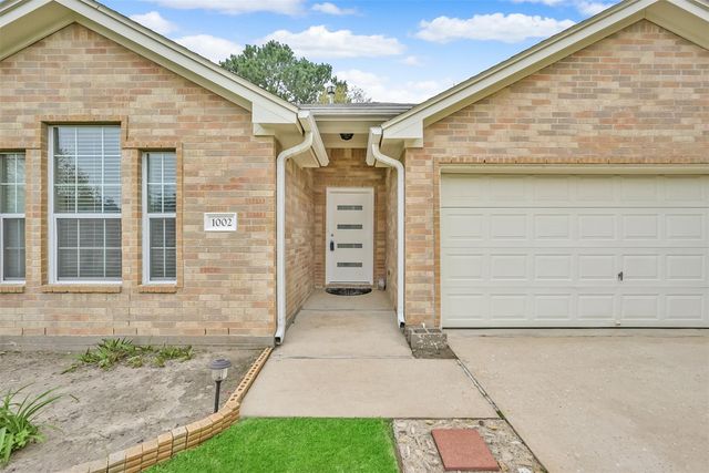 1002 Oak Glen Drive, Conroe, TX 77378
