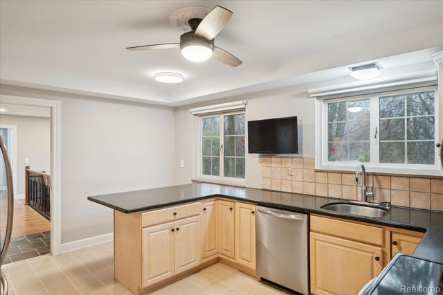 30609 Inkster Road, Farmington Hills, MI 48025