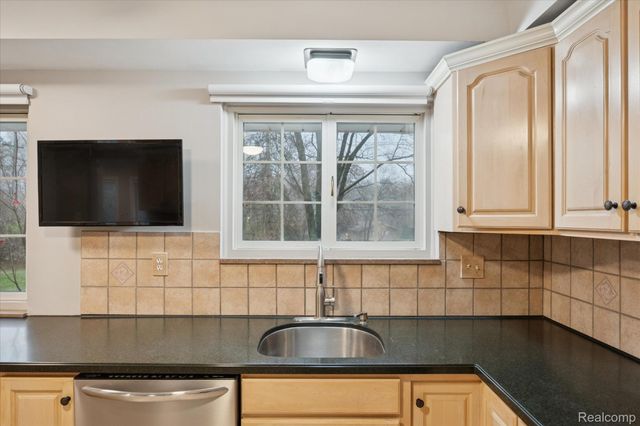 30609 Inkster Road, Farmington Hills, MI 48025