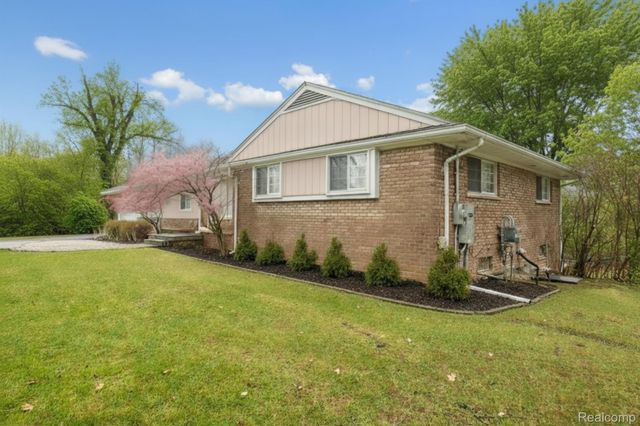 30609 Inkster Road, Farmington Hills, MI 48025