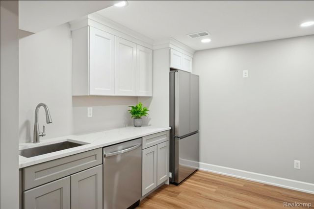 30609 Inkster Road, Farmington Hills, MI 48025