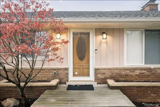 30609 Inkster Road, Farmington Hills, MI 48025