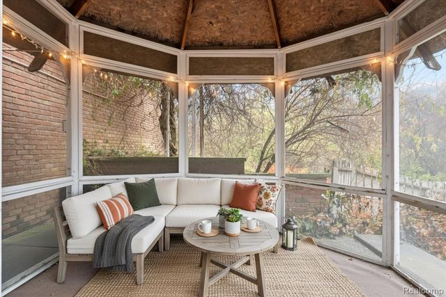 30609 Inkster Road, Farmington Hills, MI 48025