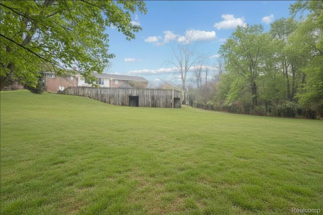 30609 Inkster Road, Farmington Hills, MI 48025