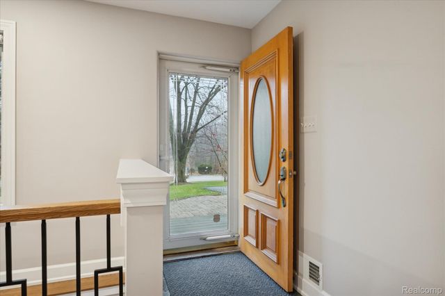 30609 Inkster Road, Farmington Hills, MI 48025