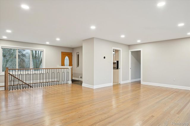 30609 Inkster Road, Farmington Hills, MI 48025