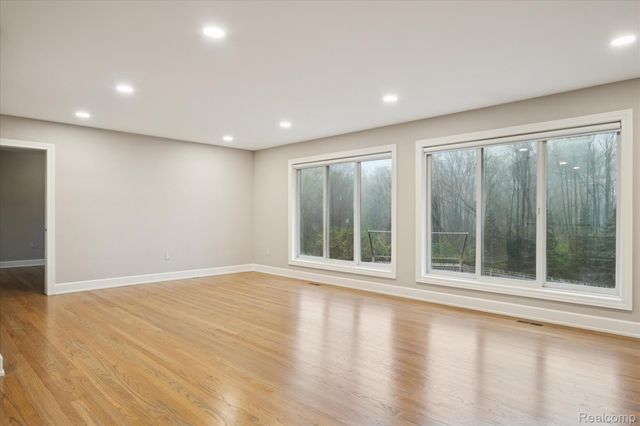 30609 Inkster Road, Farmington Hills, MI 48025