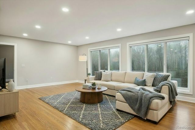 30609 Inkster Road, Farmington Hills, MI 48025