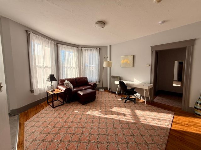 70 Russell St 6, Worcester, MA 01609