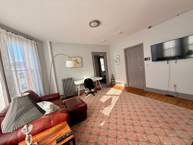 70 Russell St 6, Worcester, MA 01609